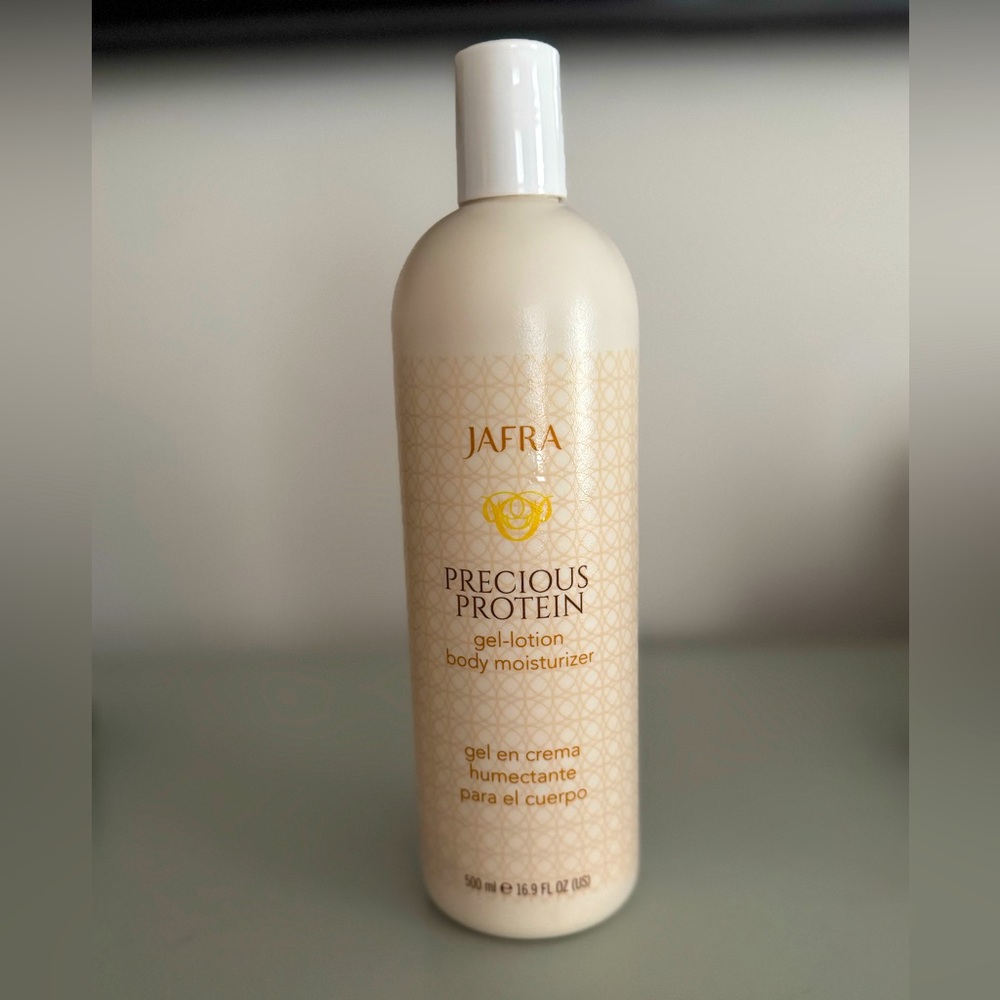 JAFRA Precious Protein Gel-Lotion Moisturizer - Cream and Gold